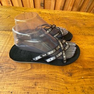 Teva Olowahu Slip On Sandals/ Gray and White/ Women’s 9